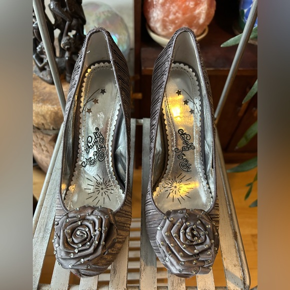 Naughty monkey high heels - Picture 7 of 7